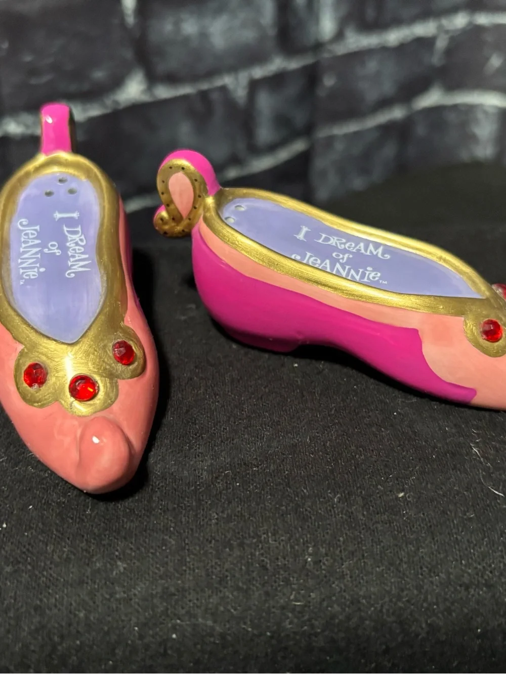 Vintage 2000 Vandor I Dream of Jeannie Shoe Salt & Pepper Shakers NIB